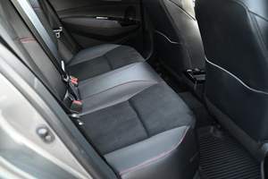 Toyota GR Corolla 2023. Circuit Edition – Voiture à faible kilométrage, boîte automatique, direction souple, essence/électrique, état neuf - Product Image 6