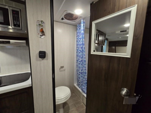 NEATLY USED 2020 F-O-R-E-S-T RV R-I-V-E-R WOLF PUP BLACK LABEL 16PF DISPONIBLE À LA VENTE - Product Image 5