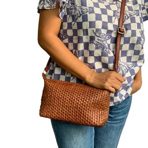 Sac à bandoulière en cuir véritable tissé à la main de haute qualité Style de mode bohème d'Indonésie fermeture à glissière pour le printemps/été - Product Image 6