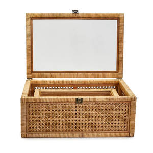 Sophistication intemporelle Les riches textures du vieux monde Les teintes chaudes font un excellent cadeau pour toute occasion Boîte de rangement en rotin - Product Image 6