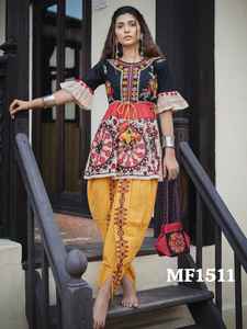 Pantalon coloré de la collection Kedias brodé lourd et beau Potli Latkan - Product Image 2