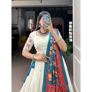 Fashionharbour ชุด bollywood ผ้าฝ้าย khadi choli กับ zari dupatta สำหรับงานแต่งงานฤดูใบไม้ร่วงและงานพรอม - Product Image 5