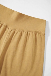 Shorts de yoga athlétiques respirants, légers et extensibles, parfaits pour la salle de sport, la course à pied et l'entraînement physique - Product Image 2