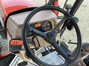 Tracteur agricole Kubota M6060 4WD 2021 – Machine agricole diesel haute performance de 63 CV pour le labour, le travail du sol et la récolte - Product Image 4