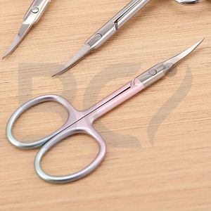 กรรไกรตัดหนังกำพร้าปลายแหลม สีทูโทน คุณภาพดีที่สุด สินค้าใหม่มาแรงปี 2026 อุปกรณ์เสริมความงาม กรรไกรตัดหนังกำพร้าและเล็บ - Product Image 3