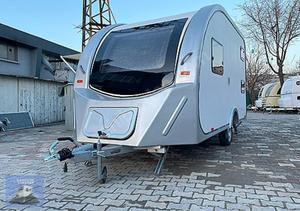 Remorque de voyage moderne 4x4 Off-Road Camper avec salle de bain légère et 4 personnes à acheter ou à louer - Product Image 3