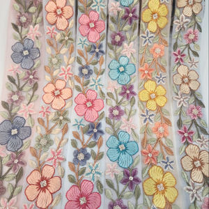 Venta al por mayor tela de encaje bordado guipur francés algodón duradero precio bajo accesorios de encaje para vestidos características Flor de lentejuelas - Product Image 1