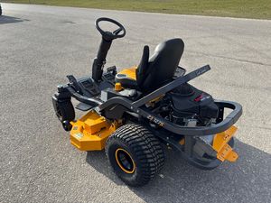 Tracteur de pelouse industriel Cub Cadet Z3 127 S à moteur monocylindre 4 temps avec bac à herbe de 100 L - Product Image 6