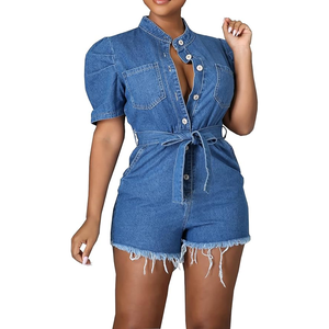 Costume en jean pour femme à la mode avec boutons de déclaration et poches avant Costume en jean pour femme à manches courtes - Product Image 6