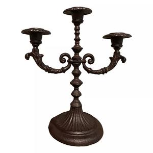 Candelabros de 3 brazos negros de estilo antiguo disponibles en bronce con detalles intrincados para una decoración clásica, ambiente perfecto para la sala de estar - Product Image 1