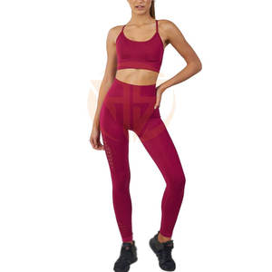 Ensemble de yoga personnalisé à faible MOQ pour femmes, vêtements de sport ajustés de haute qualité, ensemble de yoga pour femmes - Product Image 2