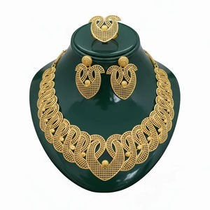 Collar de Mujer de Alta Venta, Chapado en Oro de 24K, Brillante y Elegante, Diseñado para Complementar Looks Modernos y Tradicionales - Product Image 1