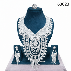 Conjunto de Collar de Novia con Acabado Dorado de Lujo, con Colgante de Motivo Floral y Pendientes Largos con Flecos, Modelo de Boda Hecho a Mano de Primera Calidad 63022 - Product Image 2