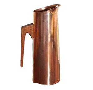 Pichet en métal antique à col large et poignée solide conçu pour la décoration de table à manger ou les modes de vie basés sur l'ayurveda - Product Image 1