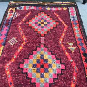 Alfombra Turca, Alfombra Vintage de 2.7x12.3 pies, Alfombra de Lana con Estampado Animal Rojo - Product Image 3