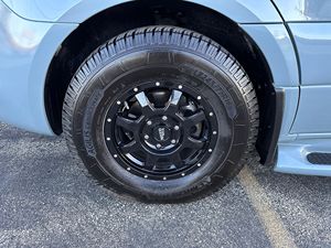 Mercedes-Benz Sprinter 2500 Turbodiesel V6 2022, puissance et luxe, conversion berline 5 places, batterie lithium unique, transmission intégrale, éclairage - Product Image 6