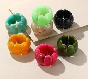 2025 Nouveau Design Premium Qualité Feuille Sculpté Résine Bracelet De Mode Multi-Couleurs par HF Crafts - Product Image 1