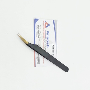 Pince à épiler d'isolation professionnelle pointe dorée couleur noire logo personnalisé en acier inoxydable de haute qualité pour l'extension de cils durable - Product Image 6