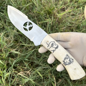 Couteau de chasse EDC en acier Damas fait main, lame forgée à bord droit, manche en os de chameau de 8 pouces, haute durabilité, garantie de 3 ans - Product Image 1