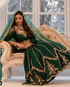 Robe indienne pakistanaise traditionnelle ethnique en satin de soie Lehenga Choli Readymade pour femmes pour l'été et l'hiver inspirée de la culture malaise - Product Image 2