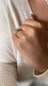 Anillo de compromiso de diamante cultivado en laboratorio con corte ovalado de 1,7 quilates, oro sólido de 14K para bodas y fiestas románticas - Product Image 2