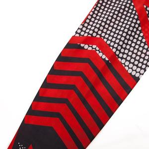 Camisa deportiva Rash Guard para adultos de larga duración Manga personalizada Sublimación Impreso Cuello redondo Poliéster Spandex Rash Guards en venta - Product Image 5