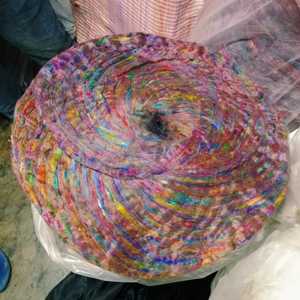 Fibra de seda Sari reciclada hecha a medida en varios colores para hilanderos y tejedores de reventa - Product Image 3