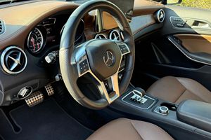 Mercedes-Benz GLA45 AMG 2015 USADO con volante a la izquierda/derecha - Product Image 3