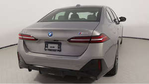 Voiture d'occasion certifiée 2025, faible kilométrage, transmission automatique, sièges en cuir, jamais accidentée et prête à rouler - Product Image 6