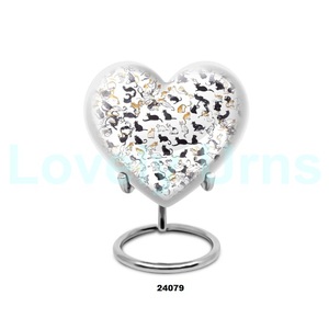 Urna de cremación con estampado de pata de corazón blanco de alta calidad para cenizas de mascotas urna de corazón grande decorativa con soporte y bolsa - Product Image 4