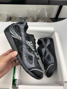 Sneakers Unisex di Design Leggere e alla Moda con Tomaia in Rete, Chiusura con Lacci, Punta Chiusa, Tendenza Moda Estate Autunno Inverno - Product Image 1
