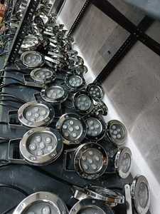 Luces LED para Fuentes de Acero Inoxidable Duraderas de 6W y 18W, Regulables, con Colores Individuales y RGB, Clasificación IP68 - Product Image 5