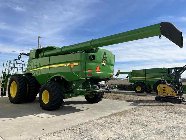 2021 John Deeere S790 Combine