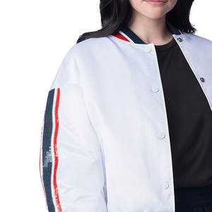 Chaqueta universitaria recortada de estilo callejero para mujer con mangas de cuero Chaqueta universitaria abotonada de tendencia a la venta - Product Image 6