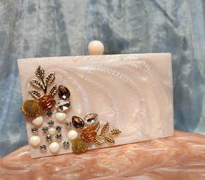 กระเป๋าคลัทช์สำหรับผู้หญิงทำจากยางเรซินหัตถกรรมอินเดีย - Product Image 2