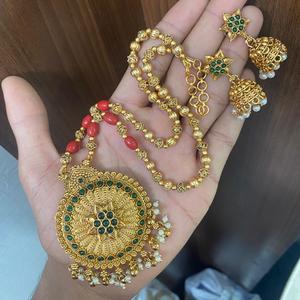 Conjunto de collar con colgante chapado en oro de diseñador de Calidad exclusiva elegante con pendientes para colecciones de ropa de boda para mujer - Product Image 1