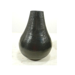 Mett Black Hammered Design Florero Decoración navideña - Product Image 2