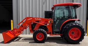 Tractor agrícola KUBOTA MX5400 de 55HP con accesorio de cargador frontal para trabajo agrícola - Product Image 3