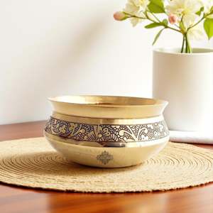 Vajilla de Latón de Diseño Artesanal con Patrón Vegetal Tradicional en Relieve - Product Image 1