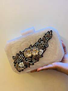 Haute Qualité Résine Pochette Cadres Acrylique Imitation Perle Plaqué Or Vintage Papillon Solide Charme Sac Femmes De Mariage - Product Image 6