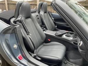 Usado, 2022, 4x4, Caja de Cambios Automática, Cámara Trasera, Motor Inteligente de 8L, Techo de Aleación de Aluminio, Listo para Envío - Product Image 3