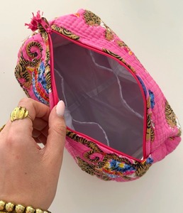 Étui en coton vintage indien fuchsia avec fermeture éclair, résistant à l'eau, écologique, design durable pour le rangement du maquillage, grande capacité - Product Image 3