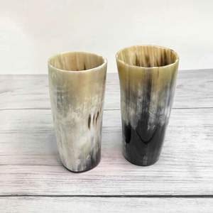 Verres à boire en corne de buffle personnalisés Corne naturelle avec résine et base en bois Style viking - Product Image 1