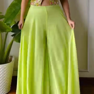 Combinaison en fausse georgette Elite Fashion Statement avec fil complexe et paillettes pour des collections exclusives - Product Image 3