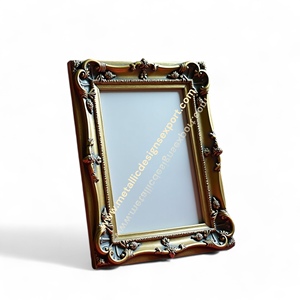 Cadre photo de luxe en métal orné d'or cadre photo rectangulaire vintage pour table ou affichage mural Design élégant - Product Image 1