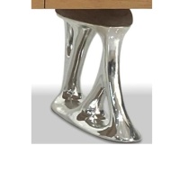 Mobilier haut de gamme Design moderne Bois massif à bord vivant et panneau latéral en résine époxy noire avec pied en métal, armoire de cuisine, panneau latéral