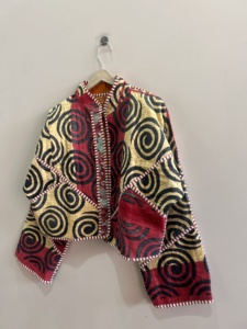 เสื้อแจ็คเก็ตผ้าฝ้ายสไตล์โบโฮแบบควิลท์ลายคันธา ทำมือ ย้อนยุคสไตล์อินเดีย แบบกลับด้านได้ - Product Image 4