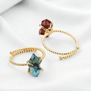 Banda trenzada Punto hexagonal Arco Iris natural Piedra lunar Moda Anillo ajustable Anillo de piedra natal chapado en oro - Product Image 3