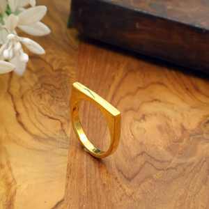 Bague personnalisée dorée avec nom gravé, signet minimaliste fait main, cadeau pour hommes et femmes - Product Image 4