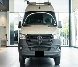 Mercedes-Benz Sprinter 3500 2023, Automática, Tracción en las Cuatro Ruedas, Volante a la Izquierda, Asientos de Cuero, Cámara Trasera, Neumáticos R18, Gasolina/Eléctrico - Product Image 1